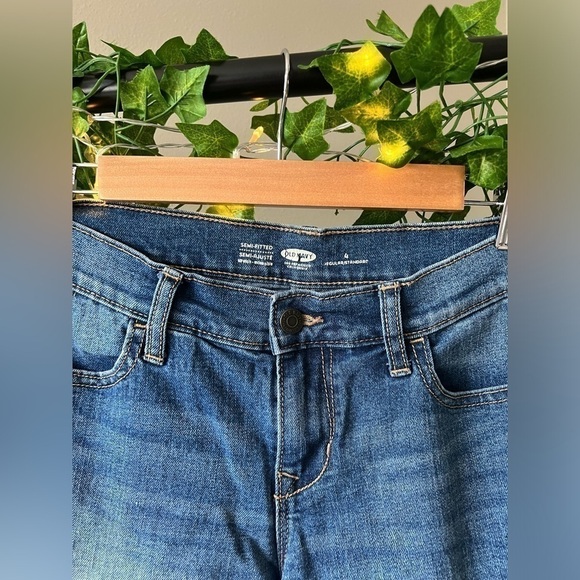 Mid rise Light wash denim old navy mid rise shorts size 4 - Picture 2 of 3